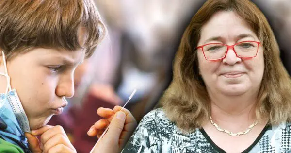 Jana Zwyrtek Hamplová 1. díl: Stát vydírá rodiče, kteří nechtějí nechat děti ve škole týrat testováním a nošením respirátorů. Odebírá jim peníze na ošetřování člena rodiny