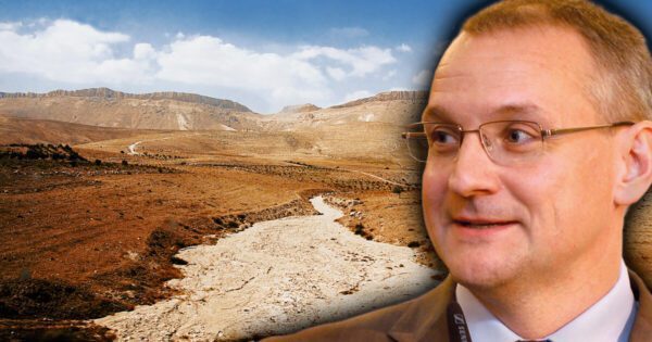 Václav Bartuška 1. díl: Nedostatek vody je už teď příčinou více konfliktů, než si myslíme. Zásadně ovlivnil i „arabské jaro“.