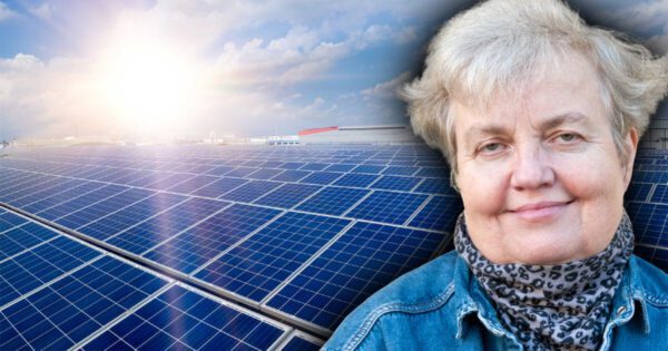 Dana Drábová 1. díl: Kdybychom věděli, jak se v Číně vyrábějí fotovoltaické panely, přestali bychom si o této čisté energii dělat iluze
