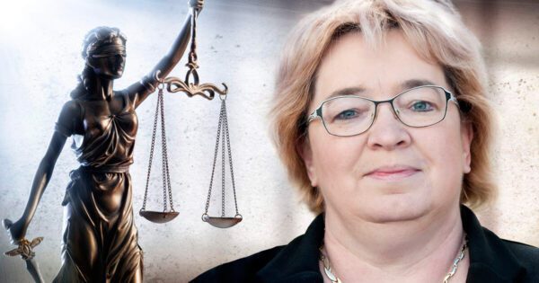 Jana Zwyrtek Hamplová 1. díl: Pravda nemůže být trestným činem a zaobalená lež se nestane pravdou. Už zase žijeme ve světě, kde ti, co kritizují otevřené názory, nás nutí ke lži.