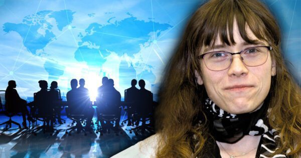Hana Lipovská 4. díl: Nadnárodní korporace si ochočily státy a namlouvají nám, že to, na čem se dnes hraje, je trh. Ovšem vykastrovaný trh. Rozdíl jako mezi býkem a volem.