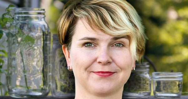 Veronika Nováčková 2. díl: Přírodní metody asi nejsou tak účinné, jako chemické, ale musíte zvážit, jestli vám opravdu stojí za to, že tričko sice bude super dočista vybělené, ale plné chemie, kterou budete nosit na sobě